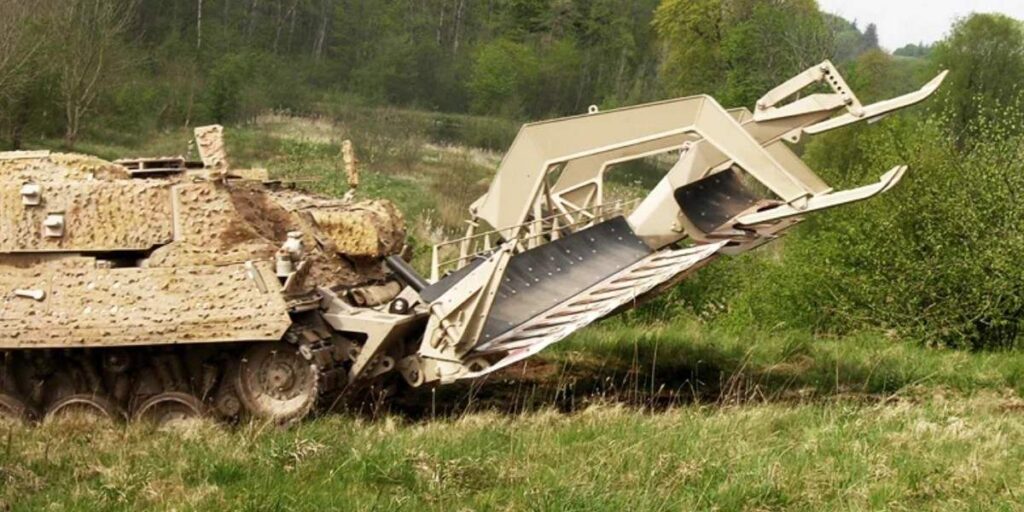 Машина для розмінування Wisent 1 MC на базі танка Leopard 2